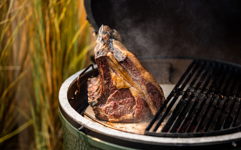 Roasting a forerib of beef indirectly using the EGGspander System