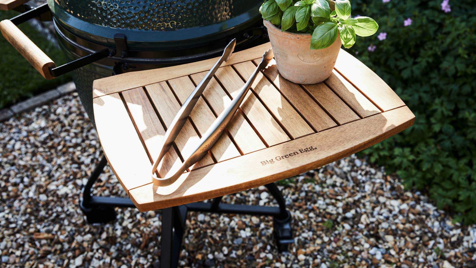 Large Big Green Egg Integgrated nest and shelves