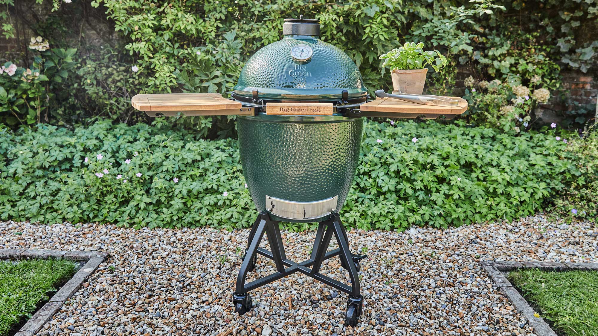 Large Big Green Egg Integgrated nest and shelves
