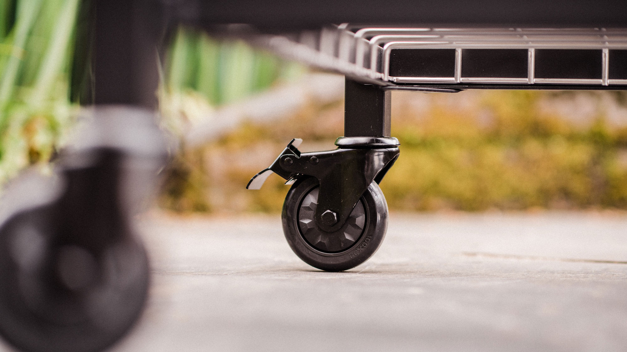 Large Big Green Egg in a Modular Nest Wheels