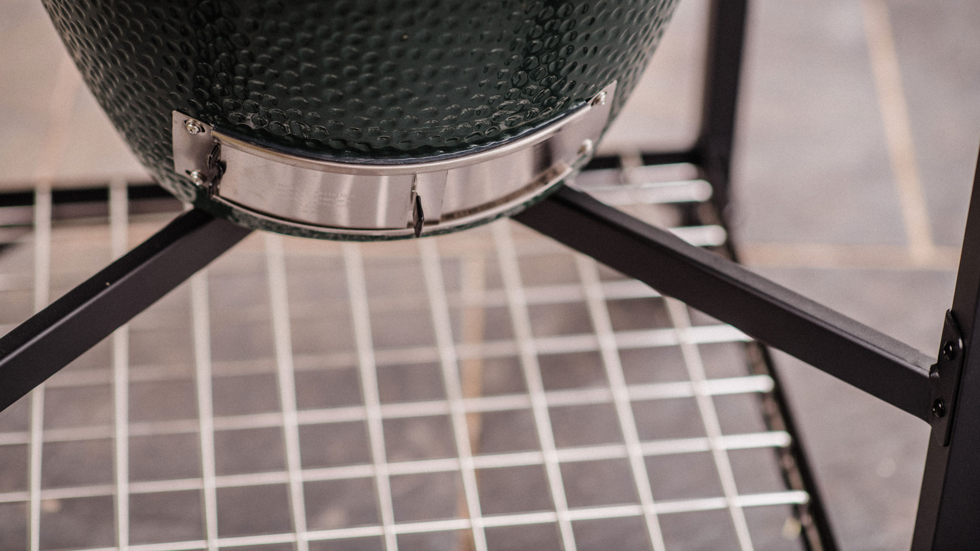 Large Big Green Egg in a Modular Nest 