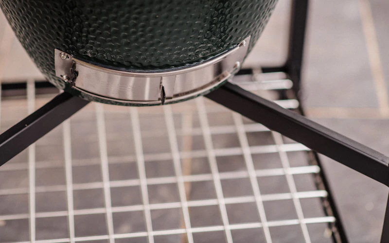 Large Big Green Egg in a Modular Nest