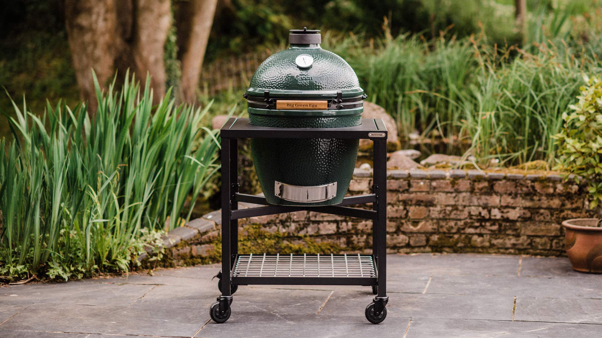 Large Big Green Egg in a Modular Nest