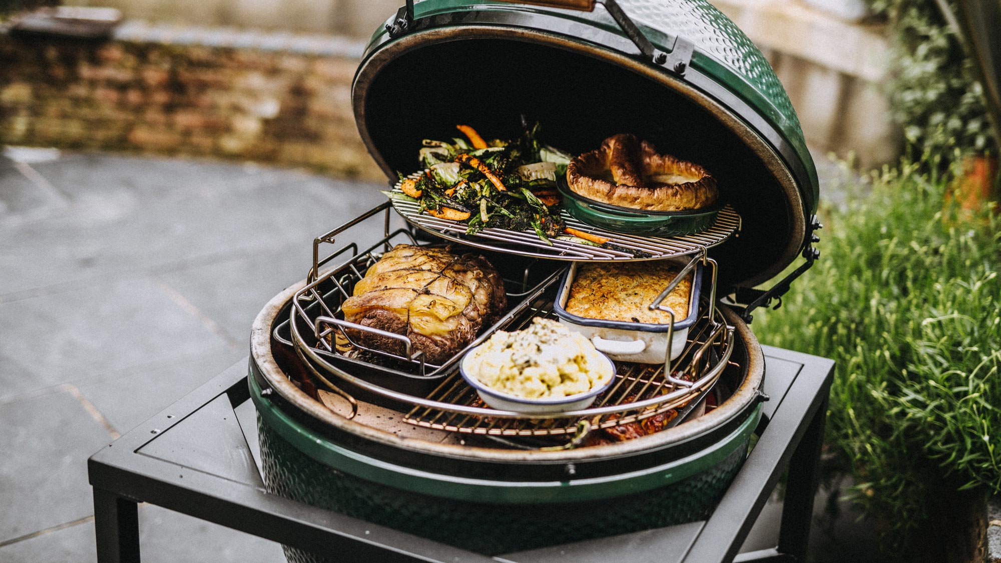 XL Big Green Egg in a Modular Nest