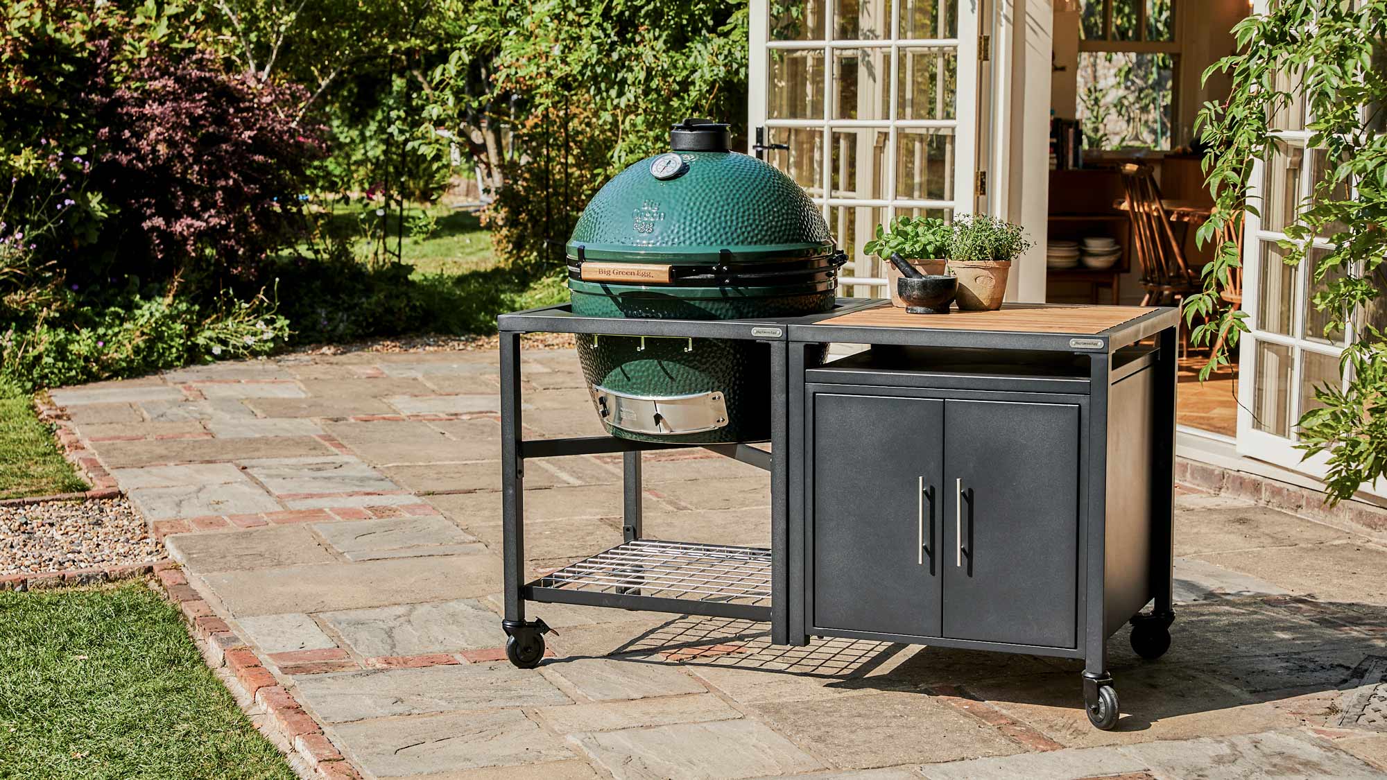 XL Big Green Egg in a Modular Nest and Acacia Expansion Cabinet