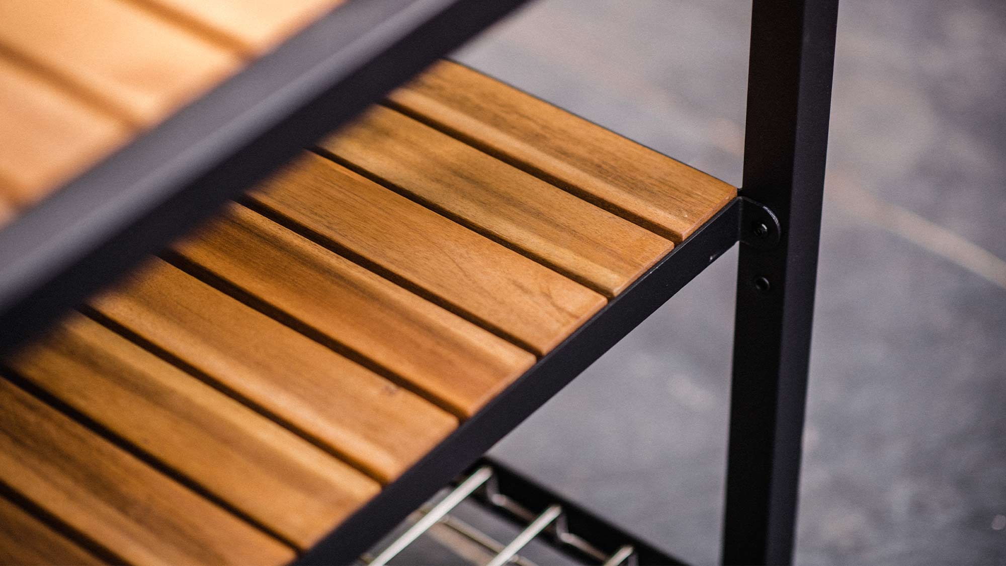 Large Big Green Egg in a Modular Nest in Acacia Expansion Frame close up