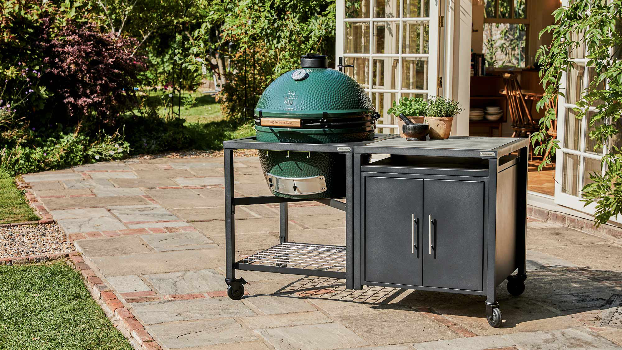 Modular Nest + Expansion Cabinet + Distressed Acacia Shelf | Bases | Big Green Egg