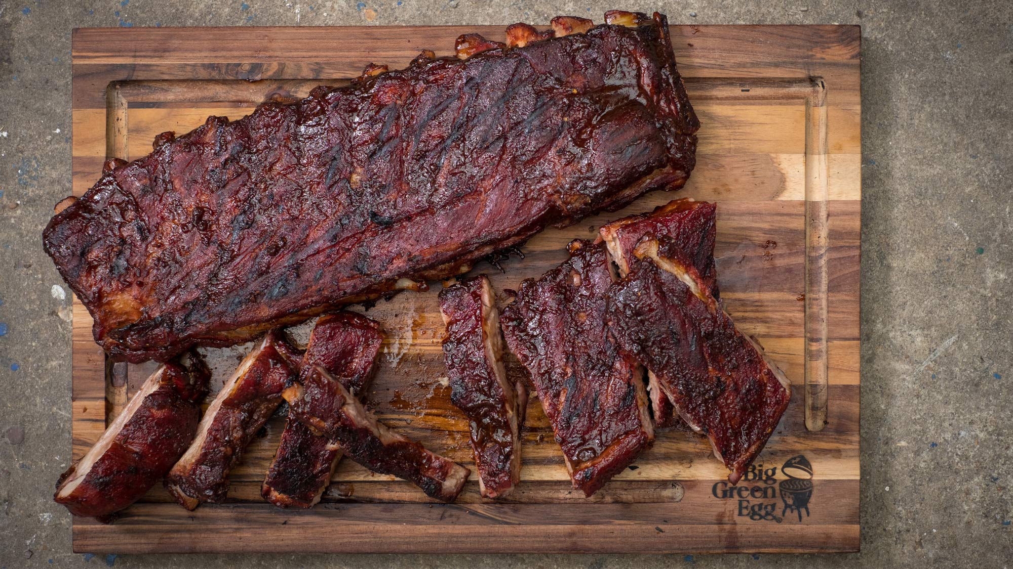 Cooking ribs on the big green egg best sale