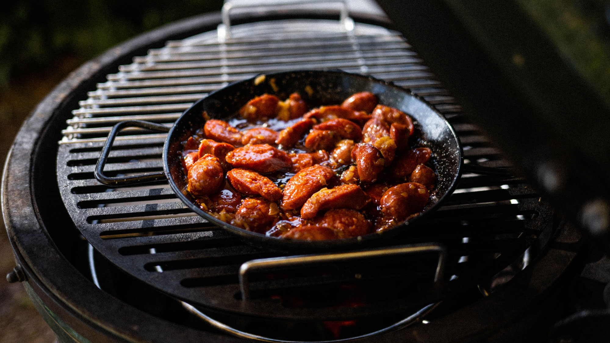 Chorizo with red wine | Pork recipes | Pan cooking | Big Green Egg