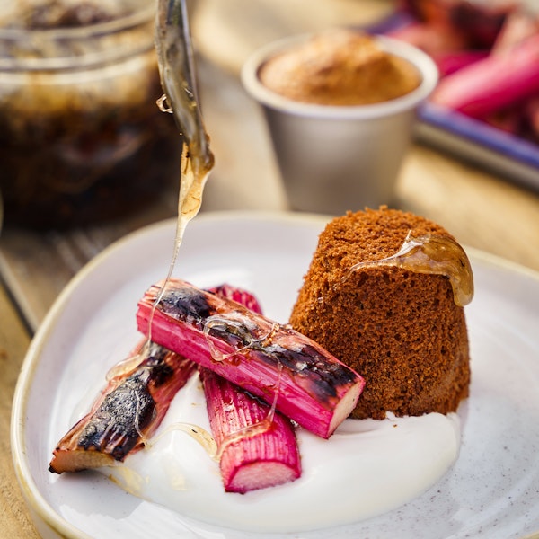 Ginger Sponge with Rhubarb | Grilling | Baking | Sweet recipes | Big Green Egg