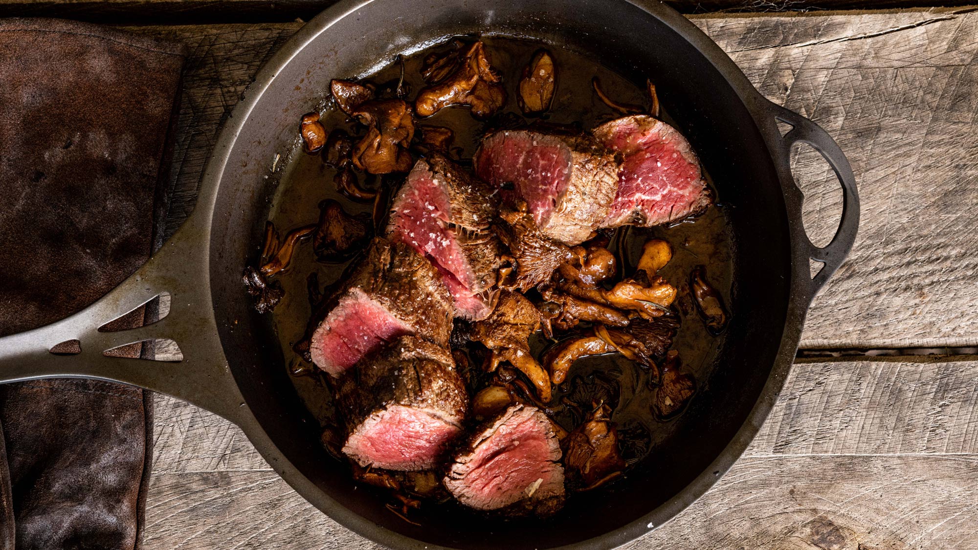 Solidteknics Iron Skillet | Cookware | Accessories | Big Green Egg