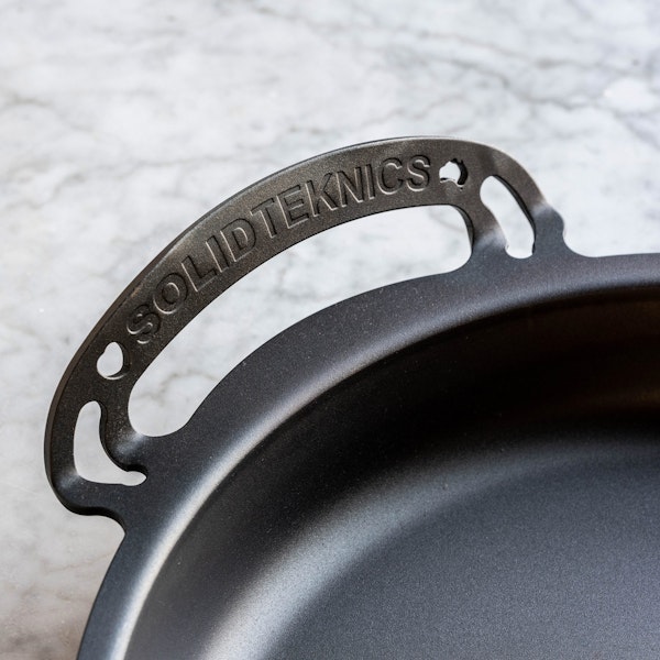Solidteknics Bigga Skillet | Cookware | Accessories | Big Green Egg
