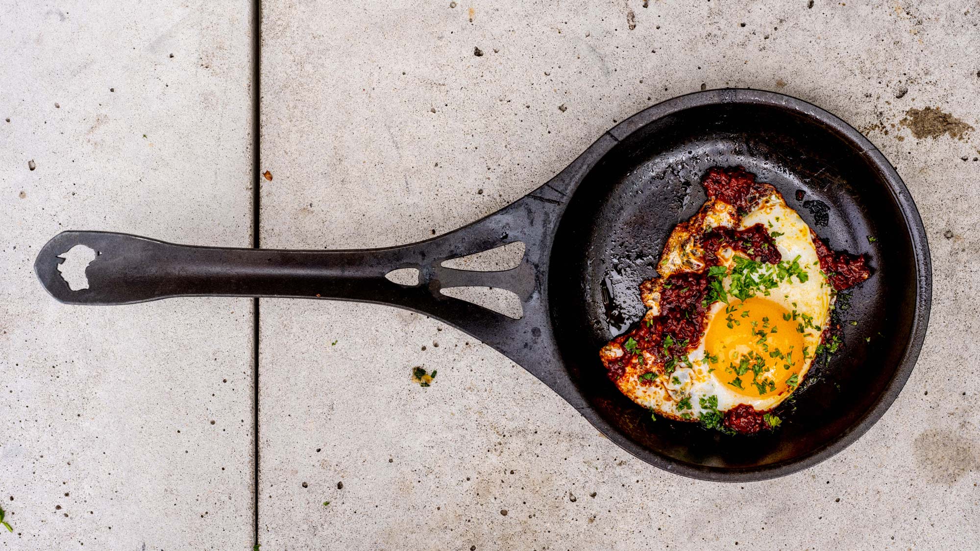 Solidteknics Iron Skillet | Cookware | Accessories | Big Green Egg