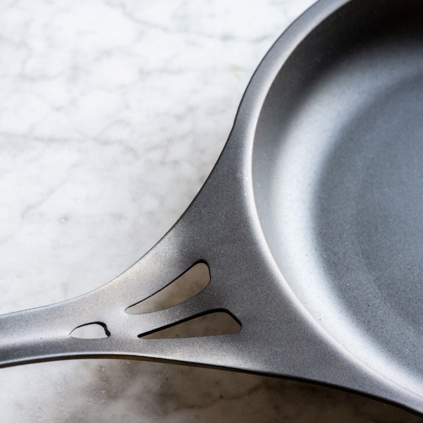Solidteknics Iron Skillet | Cookware | Accessories | Big Green Egg