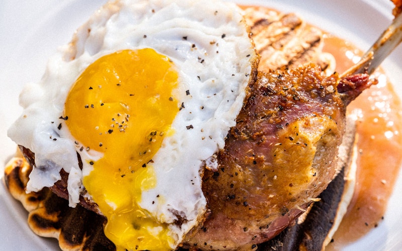 Duck, griddle pan waffles, fried egg and rhubarb sauce | Duck | Plancha recipe | Pan cooking | Big Green Egg