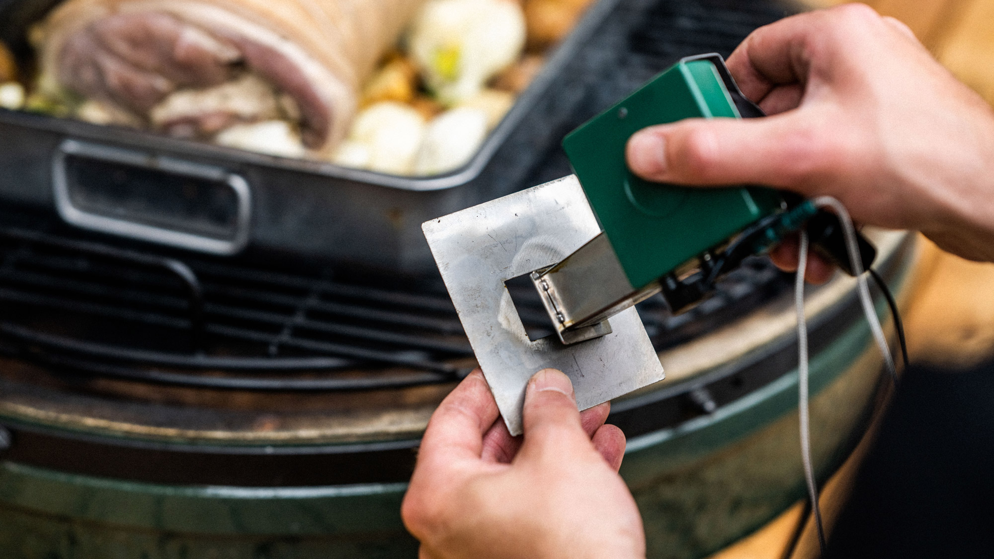 EGG Genius | Digital temperature reader and controller | Thermometers | Utensils | Big Green Egg