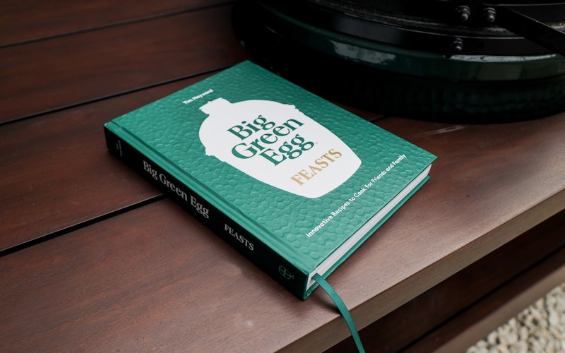 Big Green Egg Feasts Cookbook | Accessories | Big Green Egg