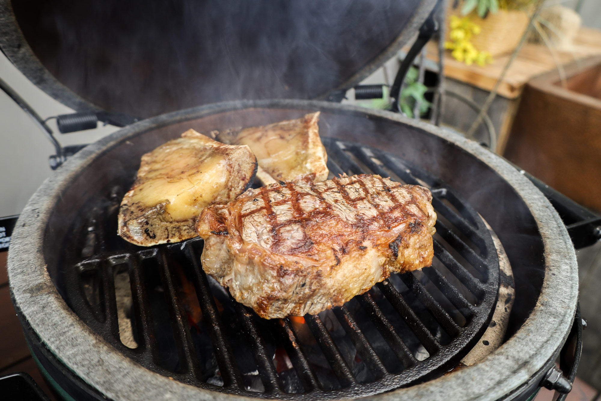 Big Green Egg Discovery Box | HG Walter |  Sirloin steak with bone marrow | Big Green Egg