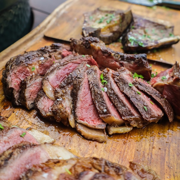 Big Green Egg Discovery Box | HG Walter | Sirloin Steak | Rib Eye on the bone | Bone Marrow | Big Green Egg