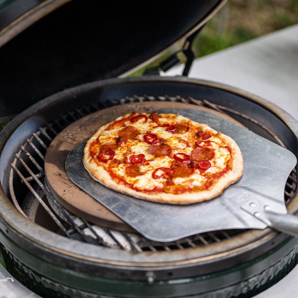 Baking on the Big Green Egg | Pizza oven | Big Green Egg