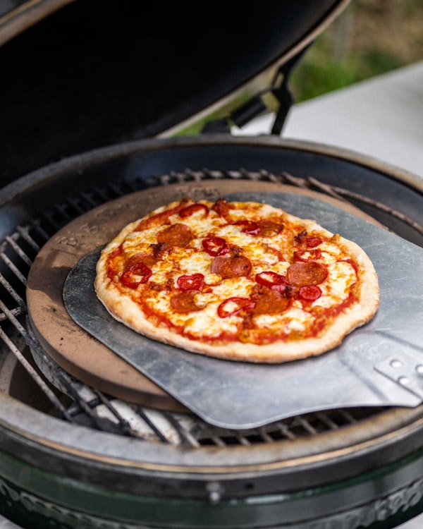 Baking on the Big Green Egg | Pizza oven | Big Green Egg