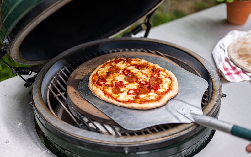 Baking on the Big Green Egg | Pizza oven | Big Green Egg