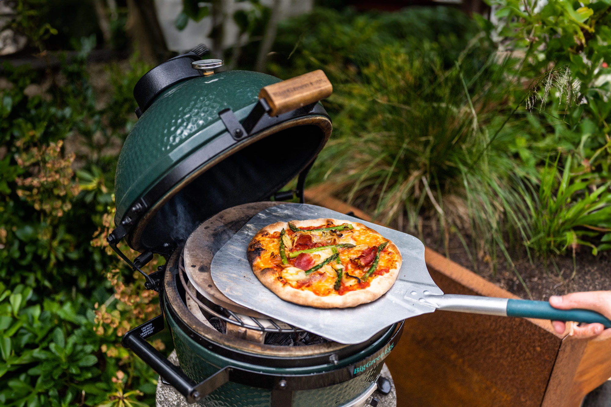 MiniMax Big Green Egg | Portable Charcoal Kamado Barbecue