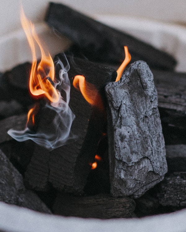 Charcoal | Lumpwood hardwood charcoal from Big Green Egg