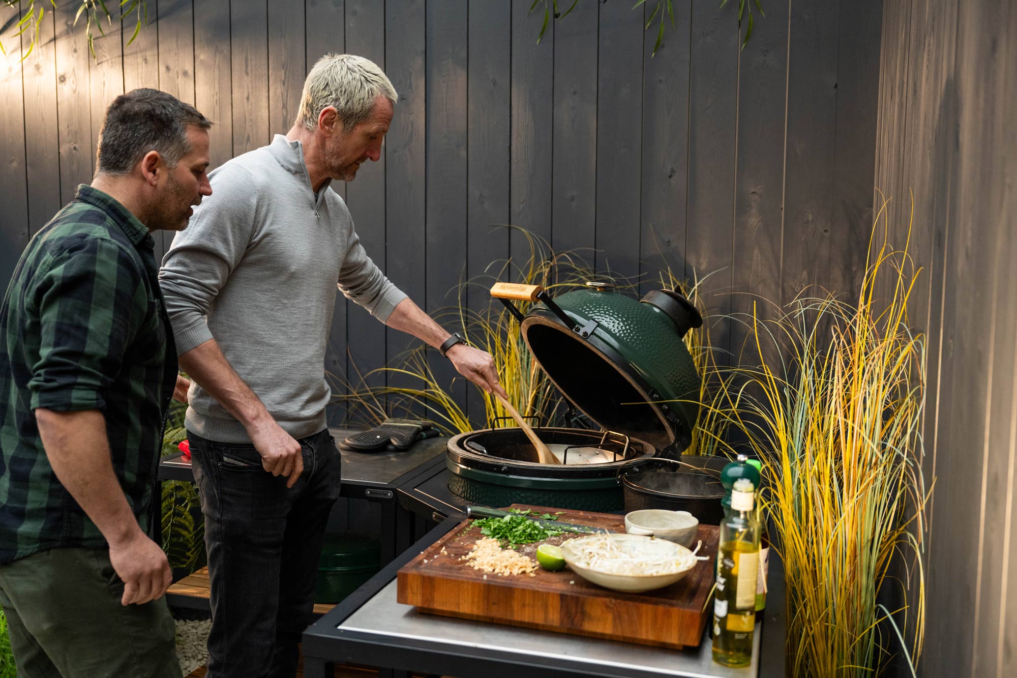 Corner Modular Nest | Ceramic Charcoal BBQs | Big Green Egg