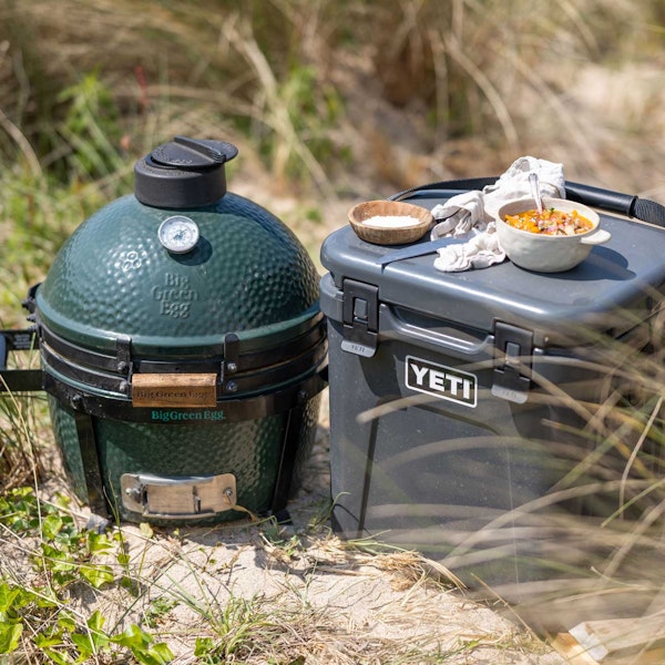 Yeti Roadie Cool Boxes | Roadie 24 Charcoal | Big Green Egg | Travel