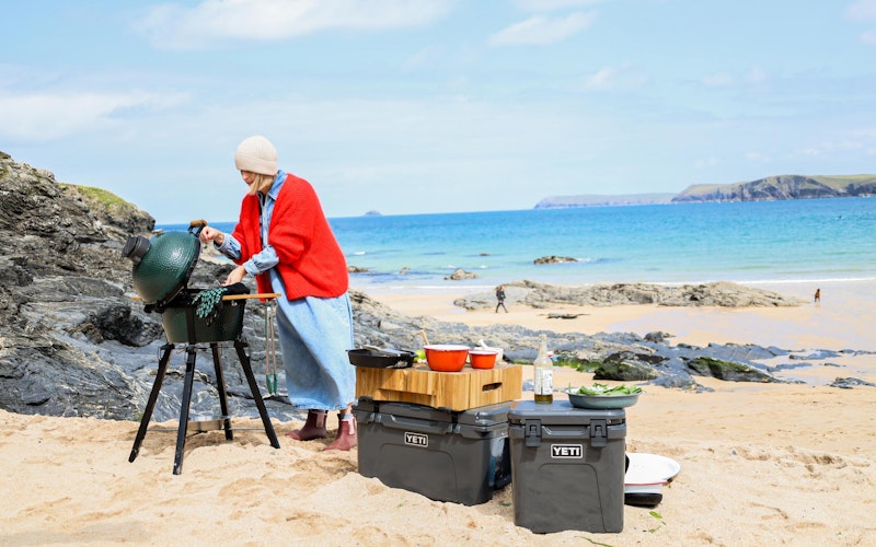 MiniMax Big Green Egg | Portable Charcoal Kamado Barbecue | Free Apron | Christmas