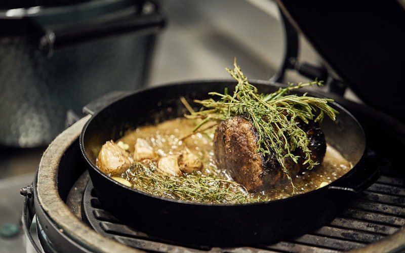 Chateaubriand in herby brown butter | HG Walter Big Green Egg Steak Box | Grilling | Beef recipes