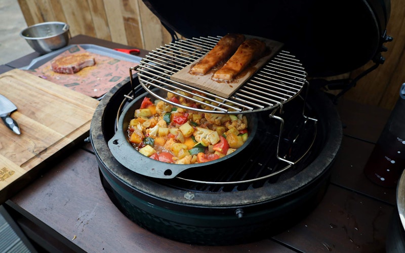 Solidteknics Iron Oven to Table Pan | Cookware | Accessories | Big Green Egg