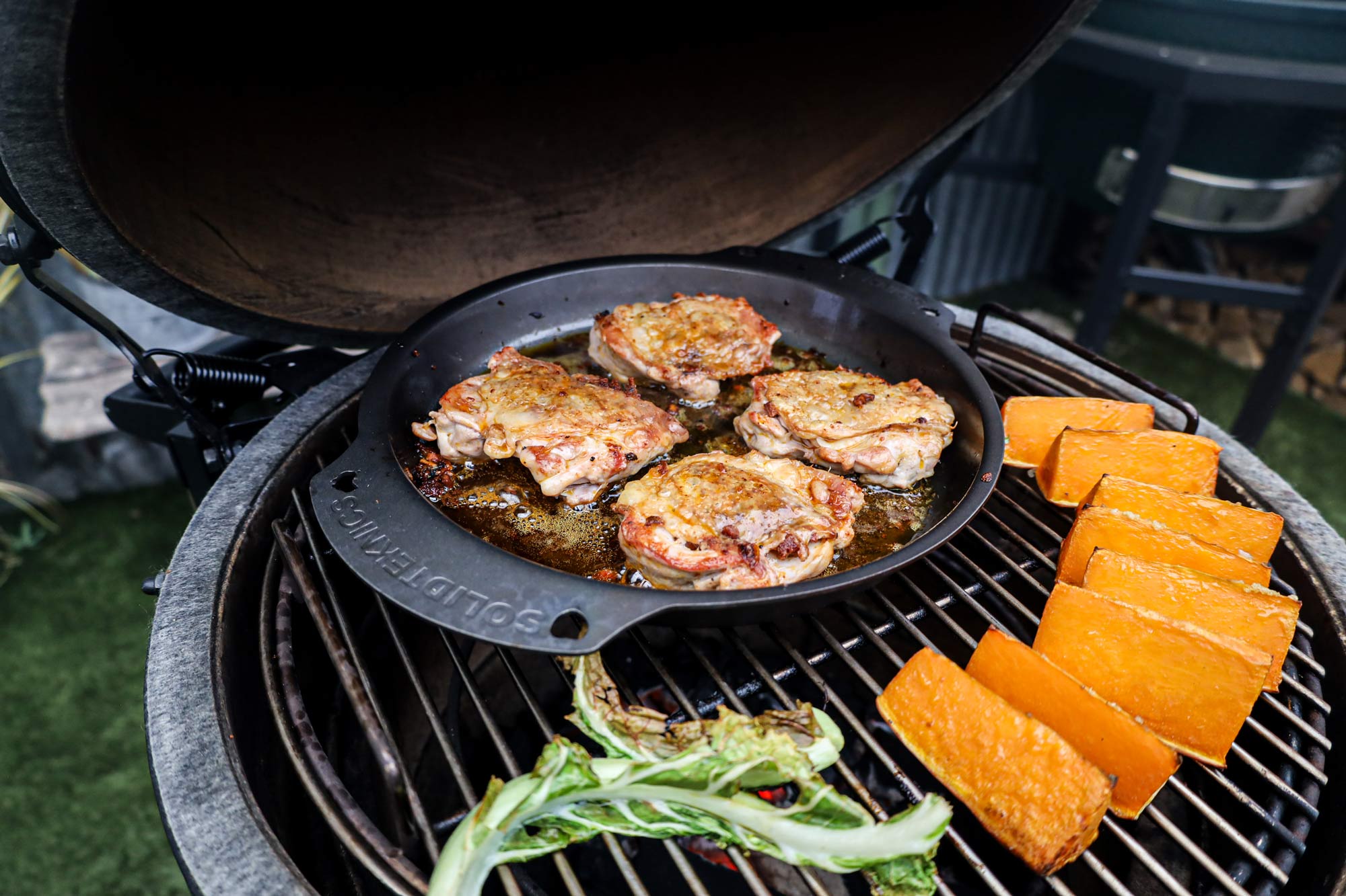 Solidteknics Iron Oven to Table Pan | Cookware | Accessories | Big Green Egg