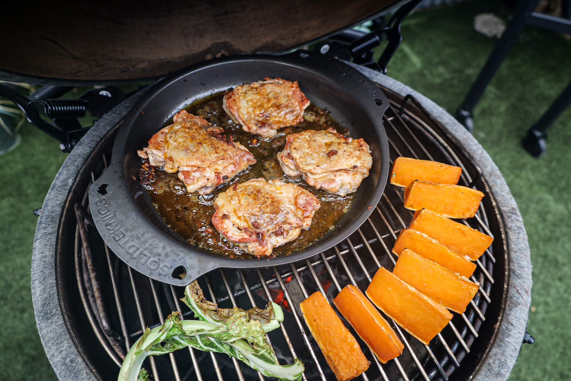 Solidteknics Iron Oven to Table Pan | Cookware | Accessories | Big Green Egg