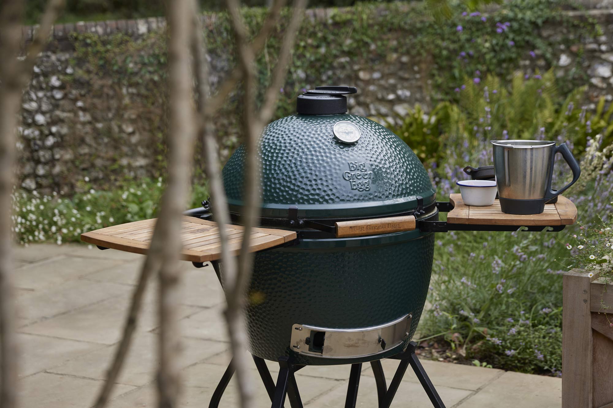 XL Big Green Egg in an IntEGGgrated Nest bundle | Kamado charcoal barbecue | Big Green Egg