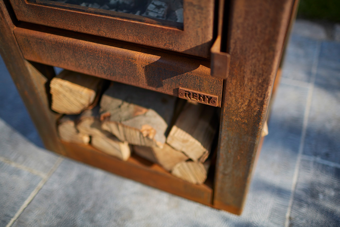 RB73 QUARUBA OUTDOOR FIREPLACE | Outdoor Heating | Big Green Egg