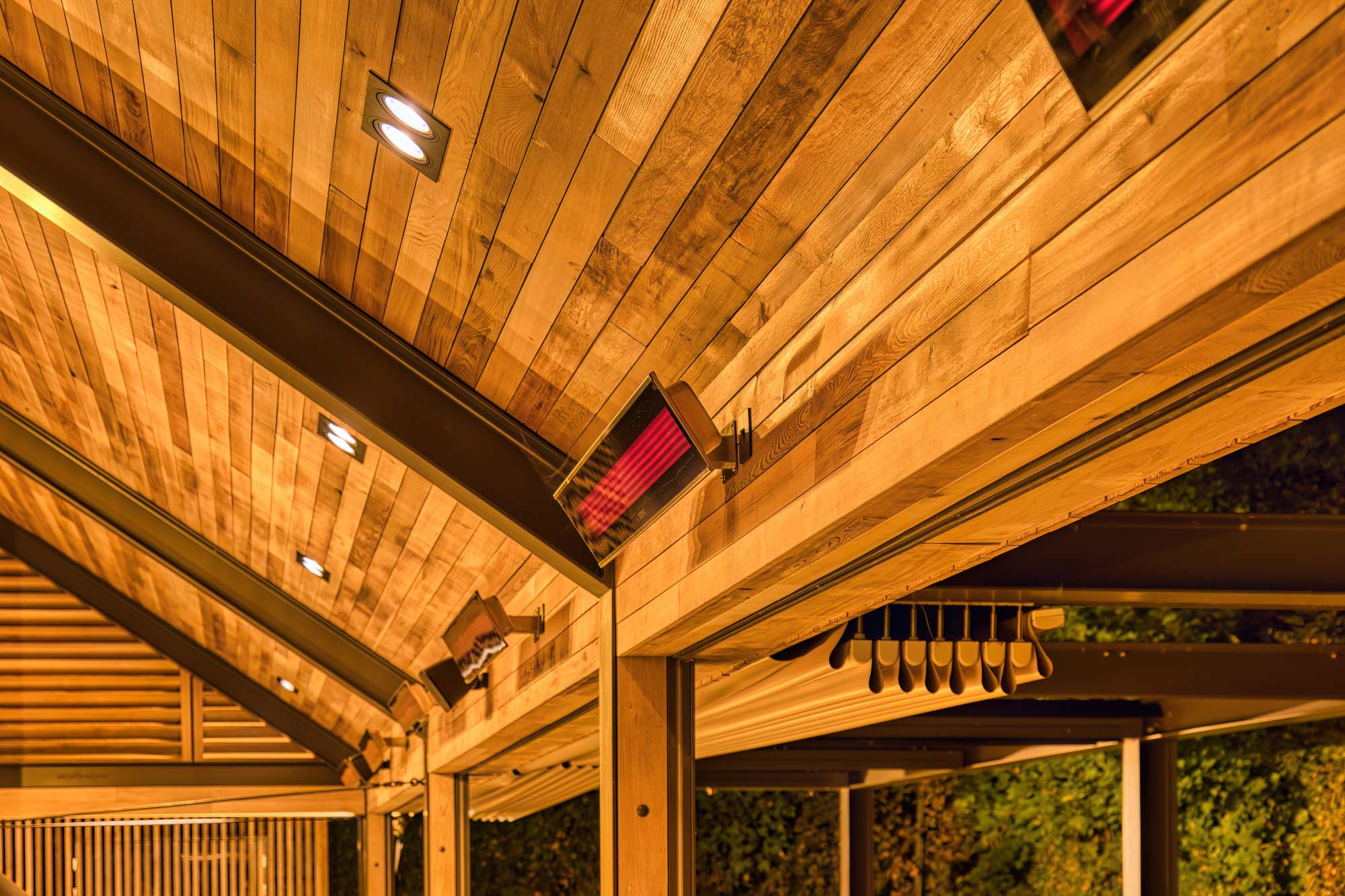 Bromic Platinum Electric Heaters | Outdoor heating & living | Big Green Egg