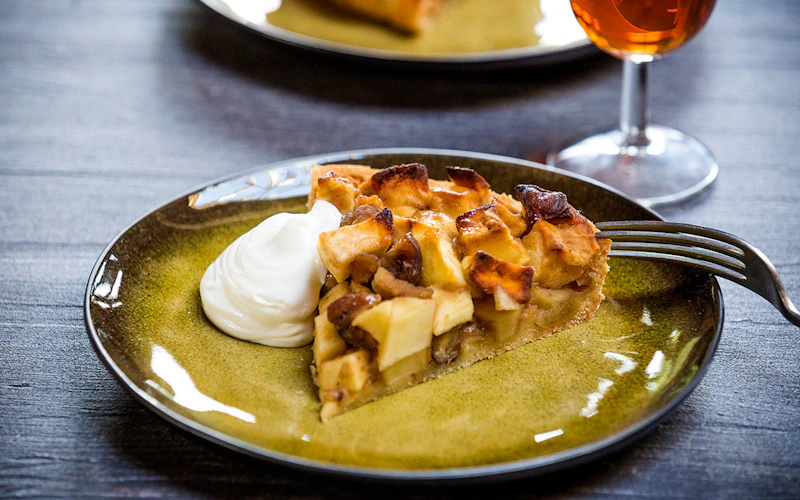 Fruit tart | Sliced apple | grilled chestnuts | Sweetened curd | Grilling