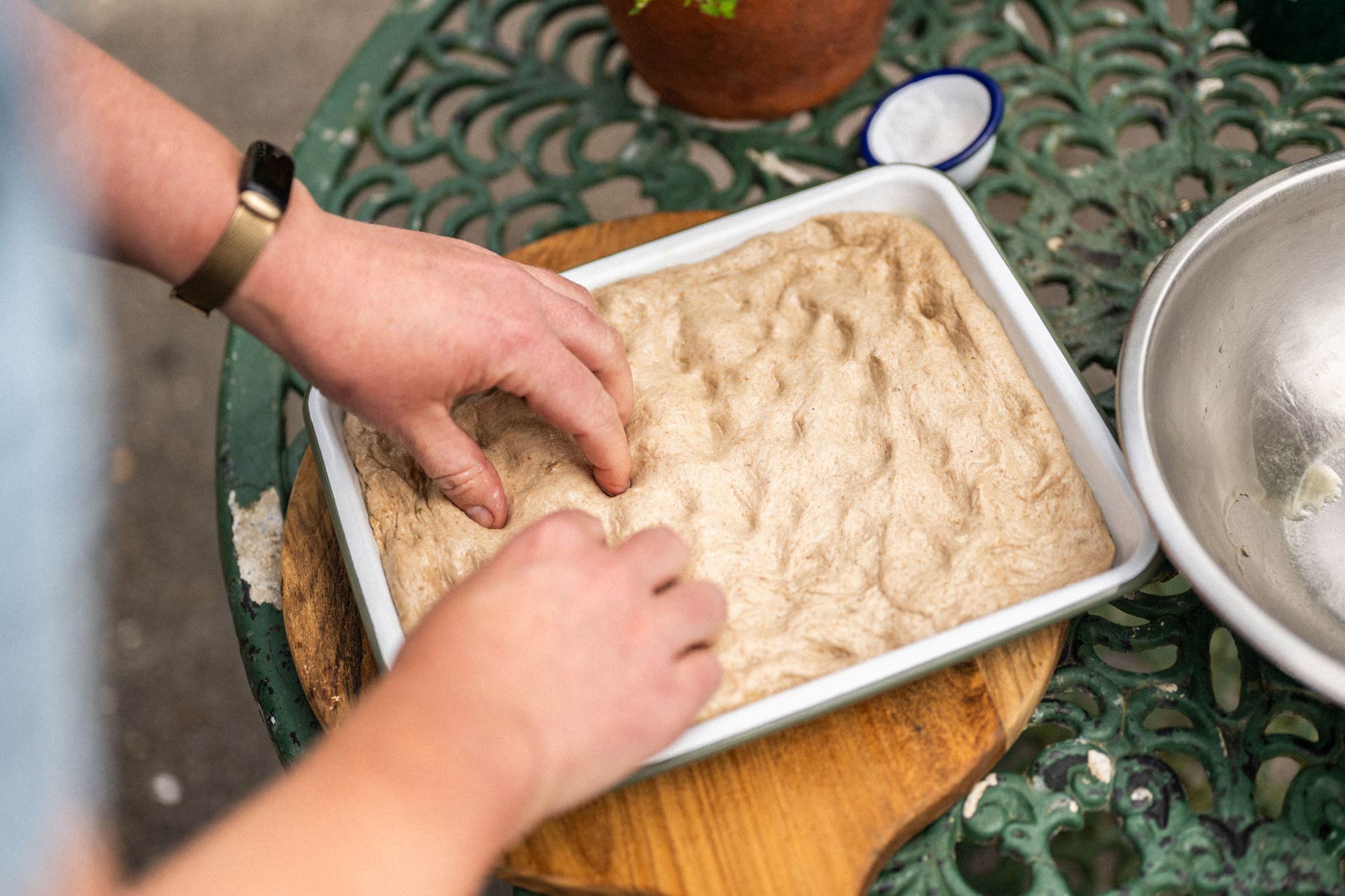 FALCON ENAMELWARE X BIG GREEN EGG OVEN TO TABLE TRAY