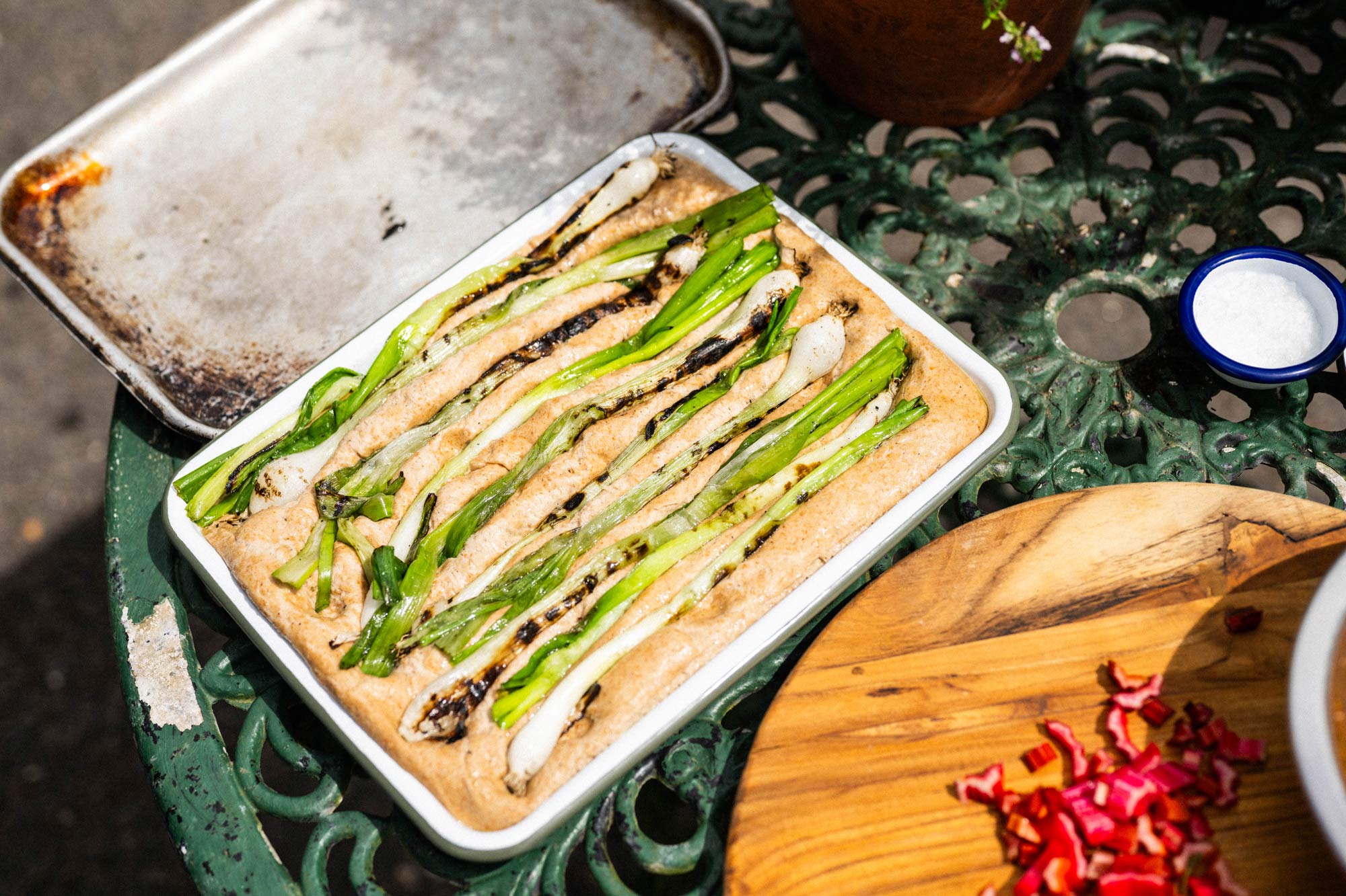 FALCON ENAMELWARE X BIG GREEN EGG OVEN TO TABLE TRAY