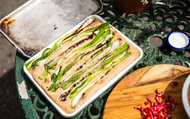 FALCON ENAMELWARE X BIG GREEN EGG OVEN TO TABLE TRAY