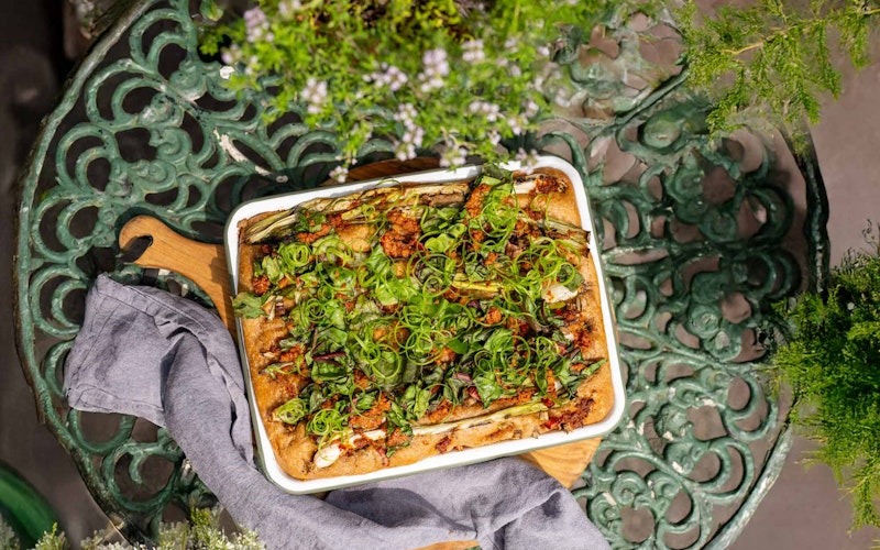 FALCON ENAMELWARE X BIG GREEN EGG OVEN TO TABLE TRAY