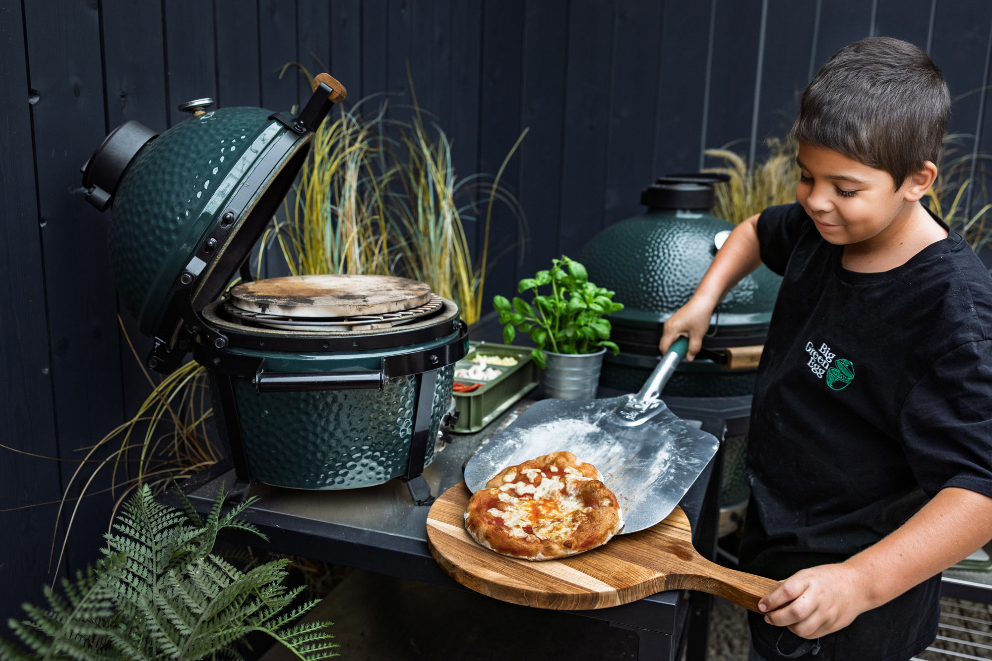 TEAK PIZZA SERVING BOARD | Utensils | Big Green Egg