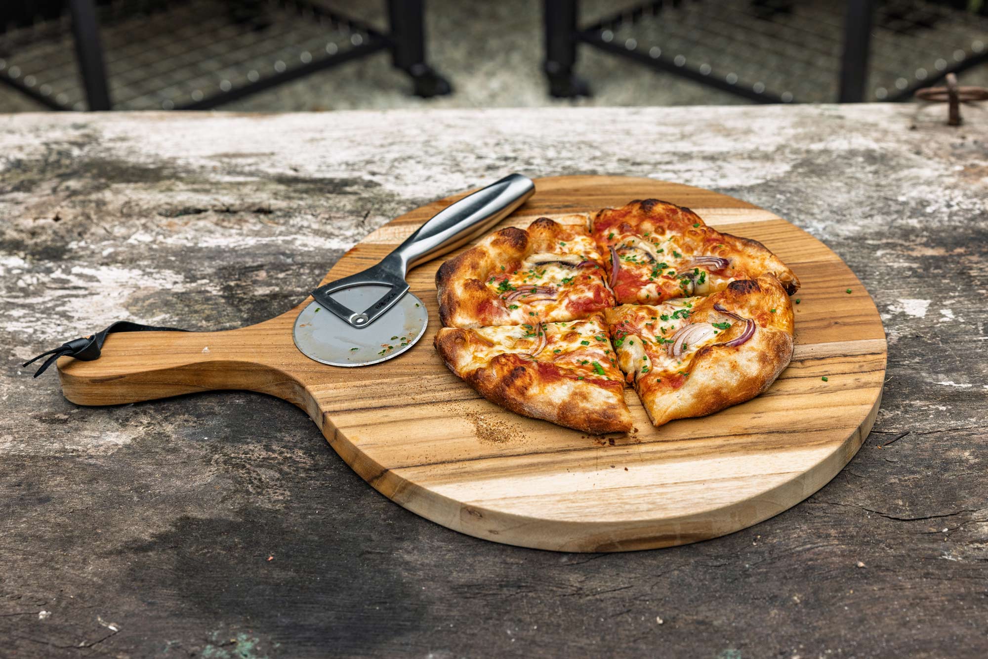 TEAK PIZZA SERVING BOARD | Utensils | Big Green Egg