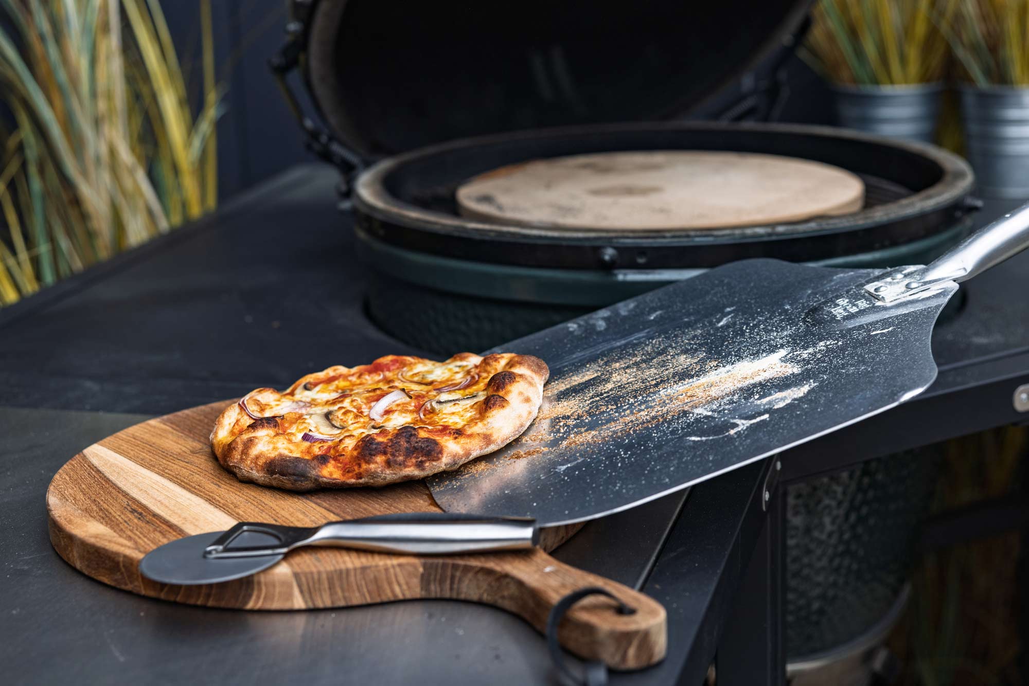 TEAK PIZZA SERVING BOARD | Utensils | Big Green Egg