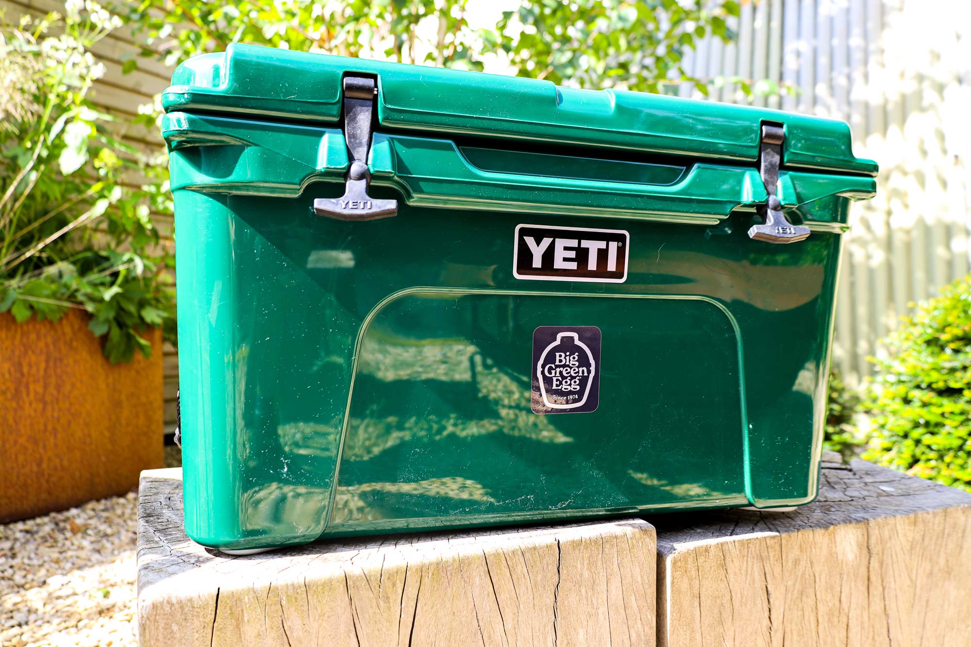 Yeti Roadie Cool Boxes | Tundra 45 Cool Box in Black Forest | Big Green Egg | Travel