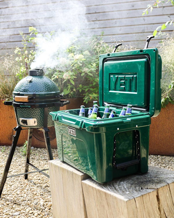 Yeti Roadie Cool Boxes | Tundra 45 Cool Box in Black Forest | Big Green Egg | Travel