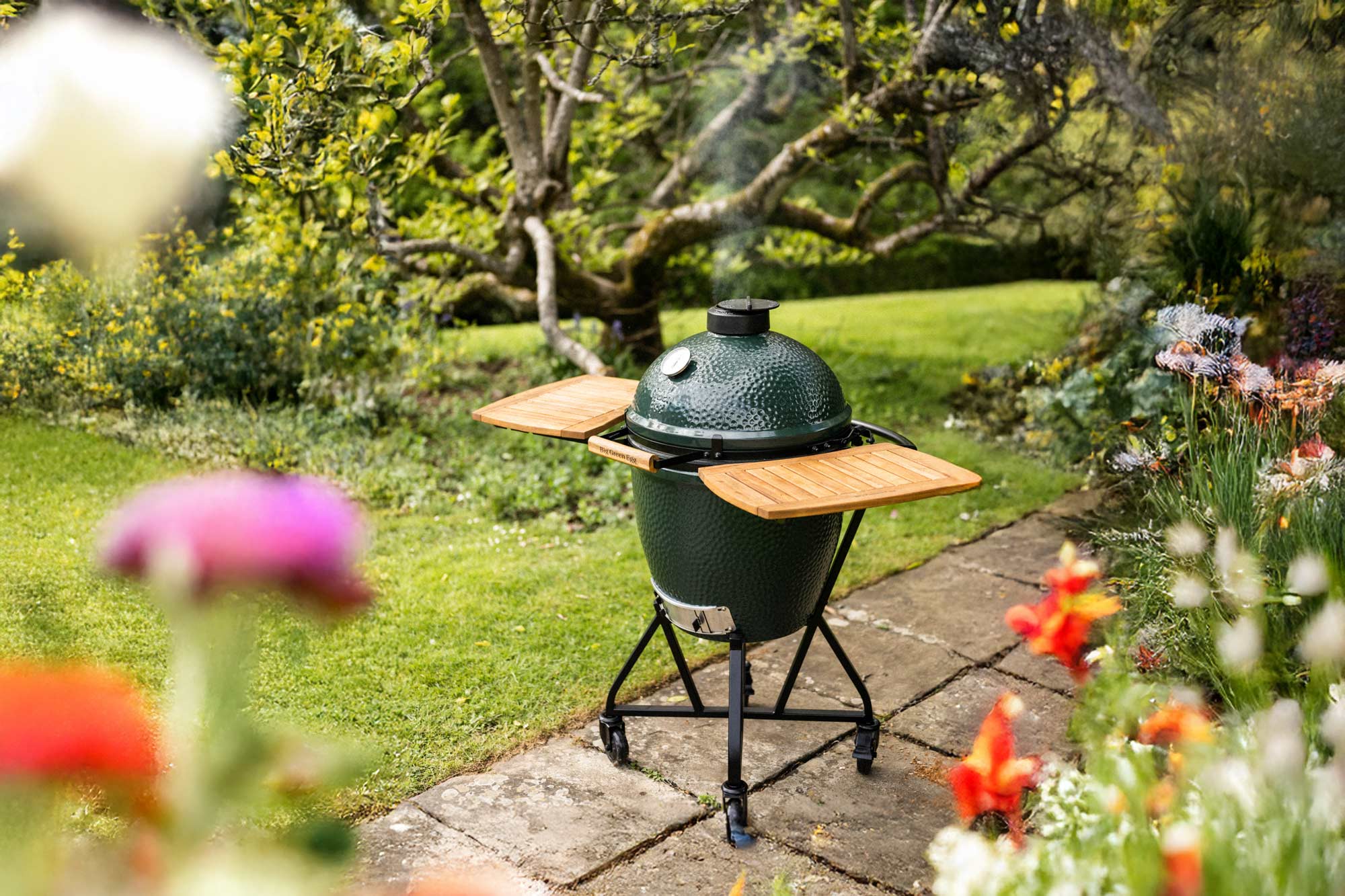 Large Big Green Egg Integgrated nest and shelves