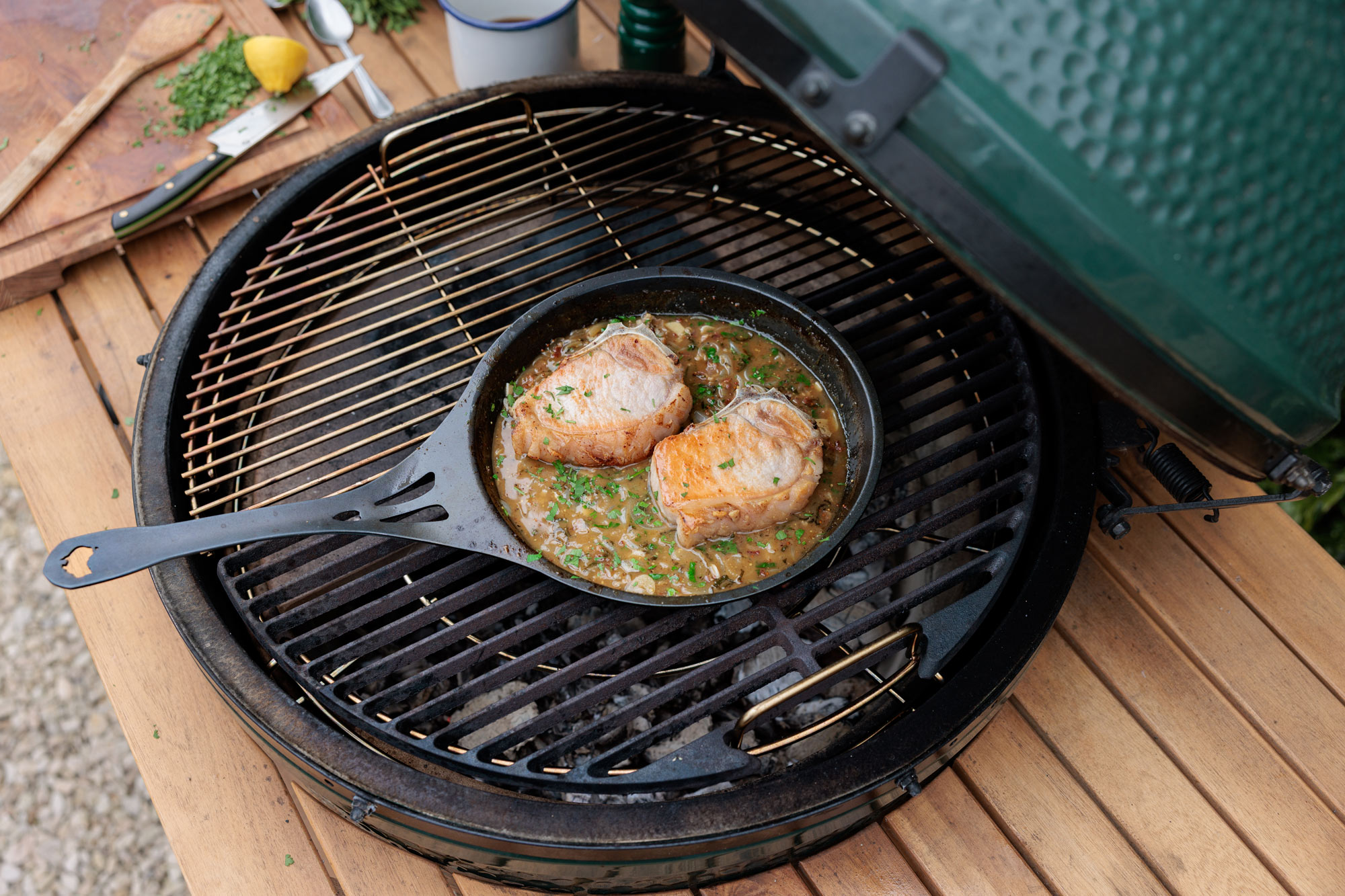 XL Big Green Egg | Eucalyptus Table | Solidtkenics skillet